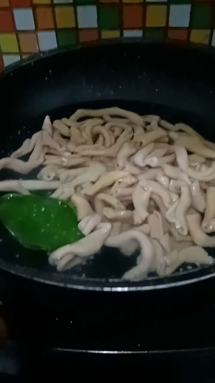 Foto langkah ke 2 dari resep Usus Kecap Pedas Kemangi.