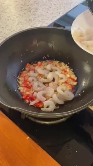 Foto langkah ke 1 dari resep Nasi Goreng Praktis.