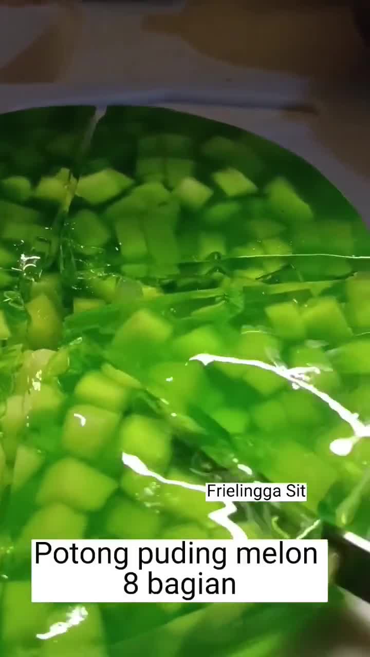 Foto langkah ke 3 dari resep Red n Green Pudding (buah naga dan melon).