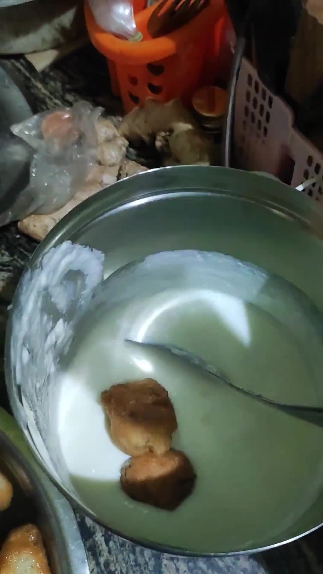 दही वड़े(dahi vade recipe in hindi) रेसिपी चरण 4 फोटो