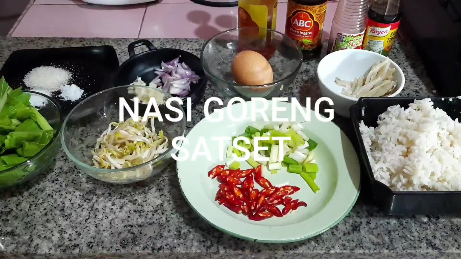 Foto langkah ke 1 dari resep Nasi goreng satset.