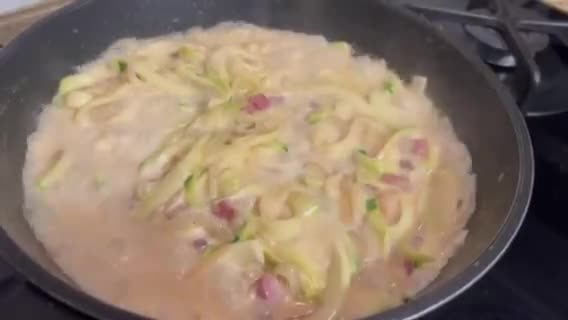 Foto del paso 2 de la receta: Tallarines de calabacín a la Carbonara