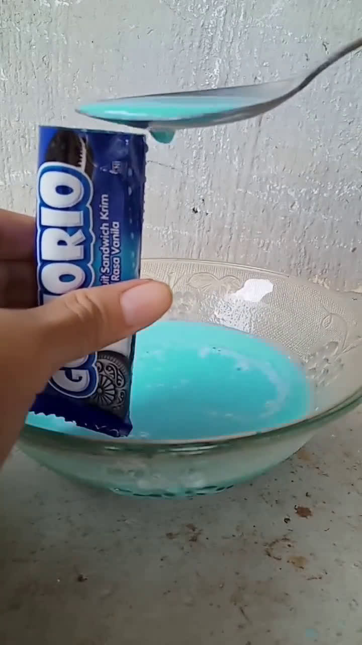Foto langkah ke 5 dari resep Es Stik Oreo.