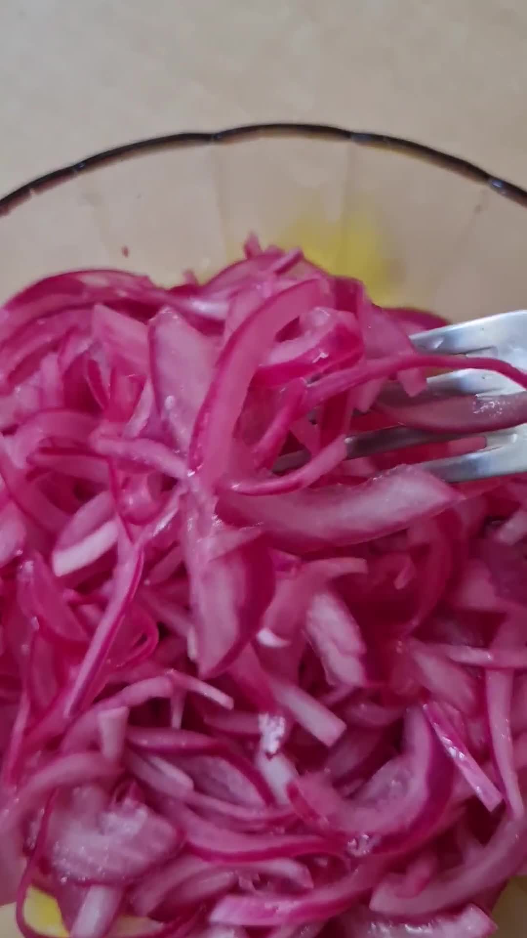 Foto del paso 4 de la receta: Cebolla morada encurtida 💜 solo dos ingredientes 💜