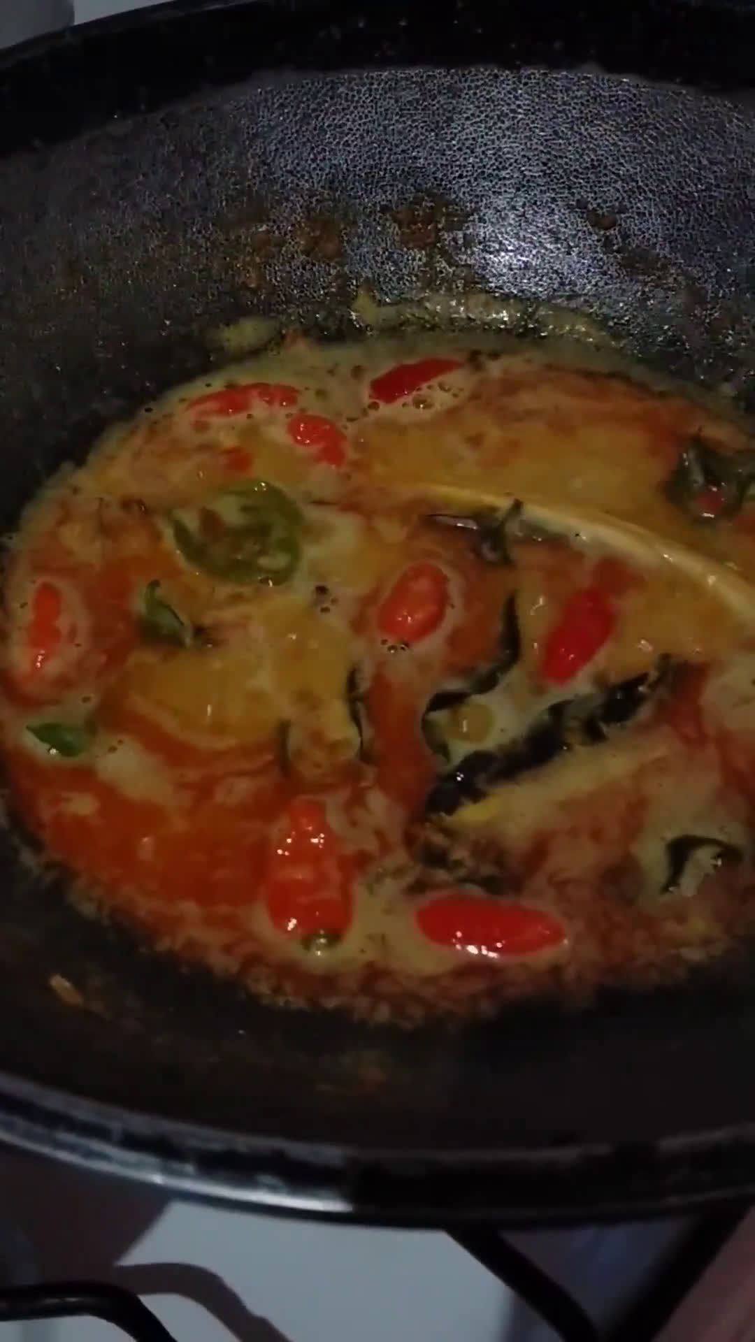 Foto langkah ke 4 dari resep 106)sayur daun singkong teri kuah santan.