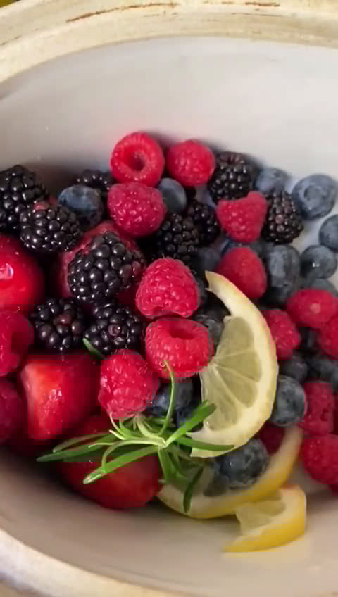 Une image de l'étape 3 de Confiture fruits rouges romarin.