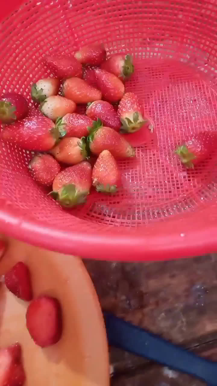 Foto del paso 1 de la receta: Jugo de frutilla cremosa de Eli
