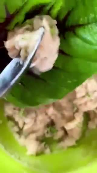 Foto langkah ke 3 dari resep Ayam & Udang Gulung Bayam.