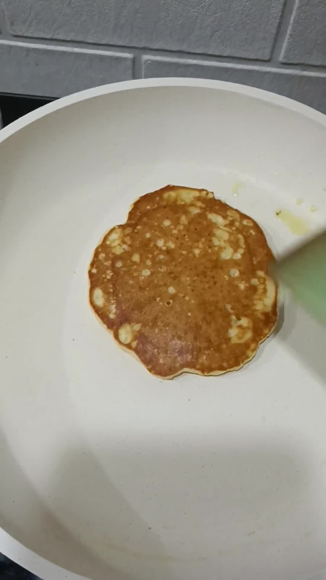 Foto langkah ke 5 dari resep Eggless butter milk pancakes.