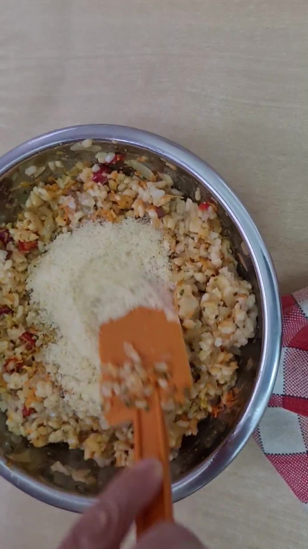 Foto del paso 2 de la receta: Hamburguesas de arroz yamaní, jengibre fresco y almendras 🍚🥚🧀 Veggie burger 🍔