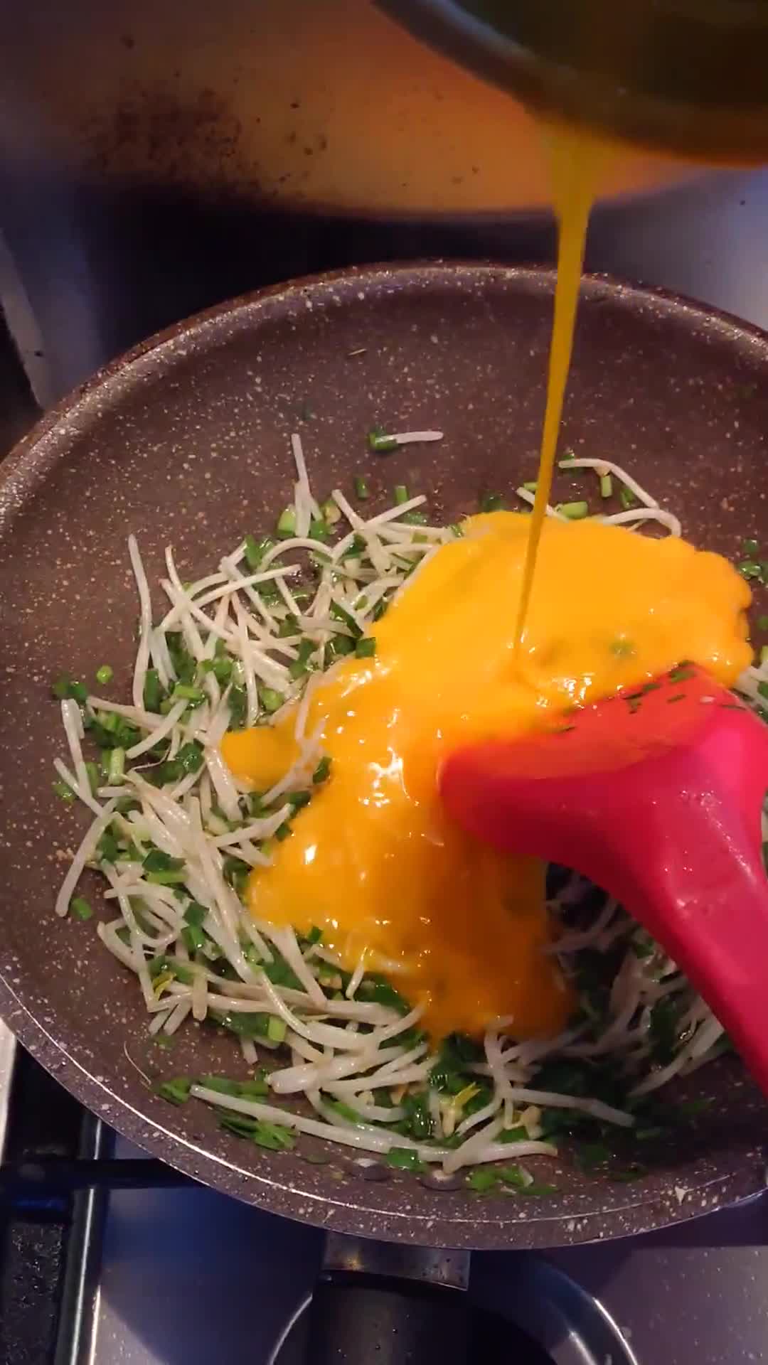 Foto langkah ke 3 dari resep Tauge Orek Telur #66.