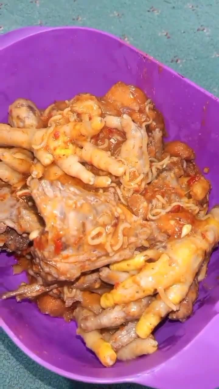 Foto langkah ke 2 dari resep Seblak Ceker Tulang Siomay Mie Pedas.