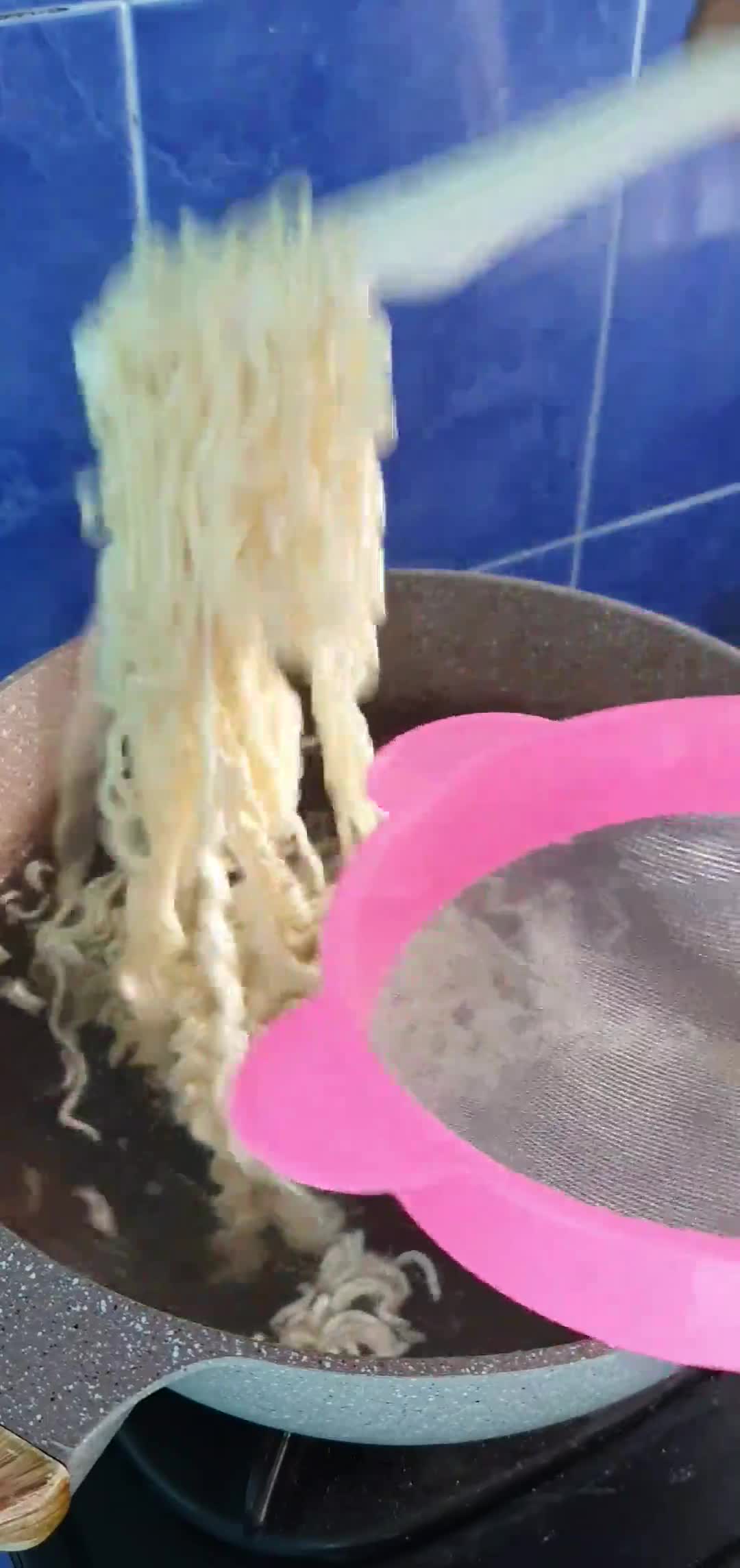 Foto langkah ke 1 dari resep Nugget Mie Sayuran.