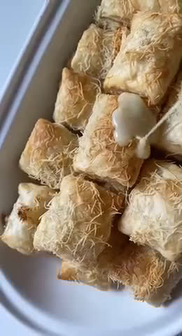 صورة لخطوة 3 من وصفة مربعات البف باستري 😋