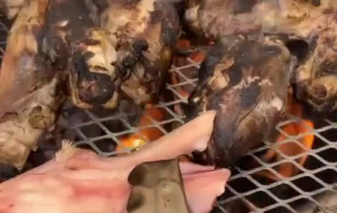 صورة لخطوة 1 من وصفة شوربة الكوارع المشويه بالحَب