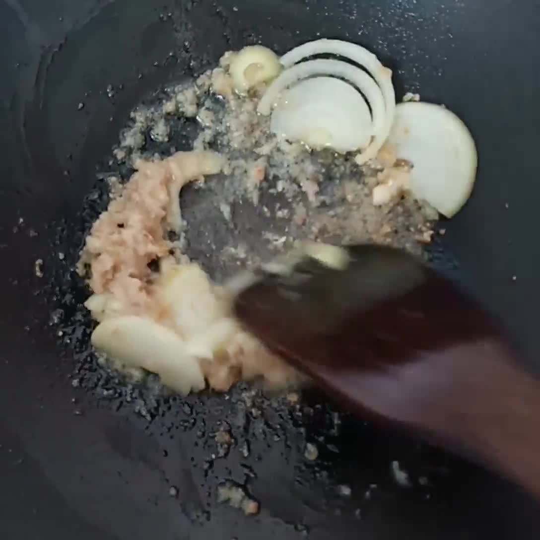 Foto langkah ke 2 dari resep Semur Telur Tahu Kentang.