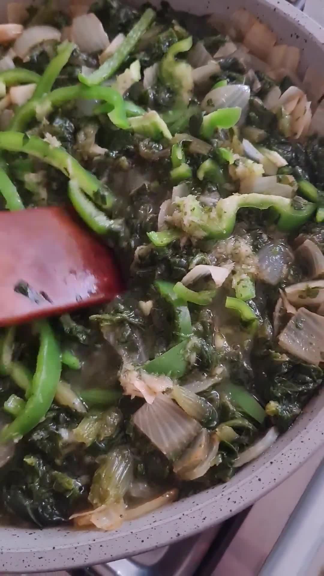 Foto del paso 4 de la receta: Acelga con especias, receta de Etiopia 🇪🇹 Gomen Wat 🇪🇹 plato tradicional etiope y vegetariano