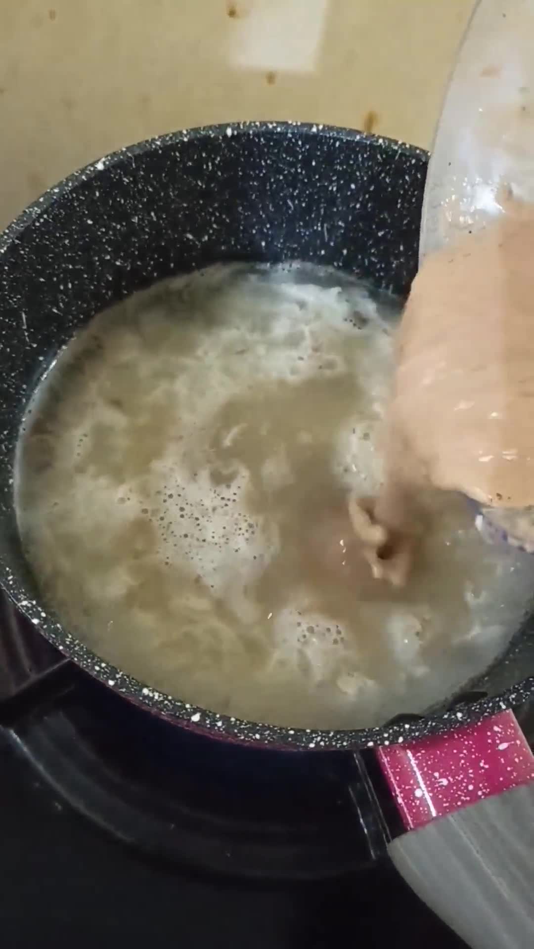 Foto langkah ke 3 dari resep Bubur Hati Ayam Telur Puyuh dan Wortel.