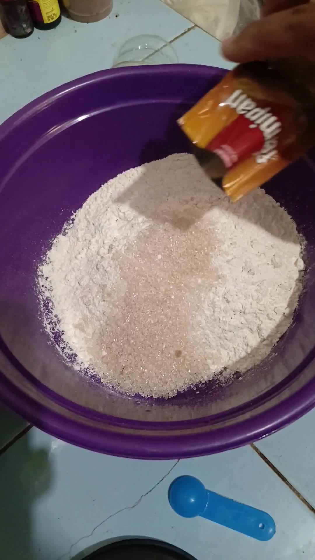 Foto langkah ke 2 dari resep Roti cokelat.