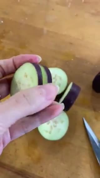 Foto langkah ke 1 dari resep Terong Goreng Isi Daging.