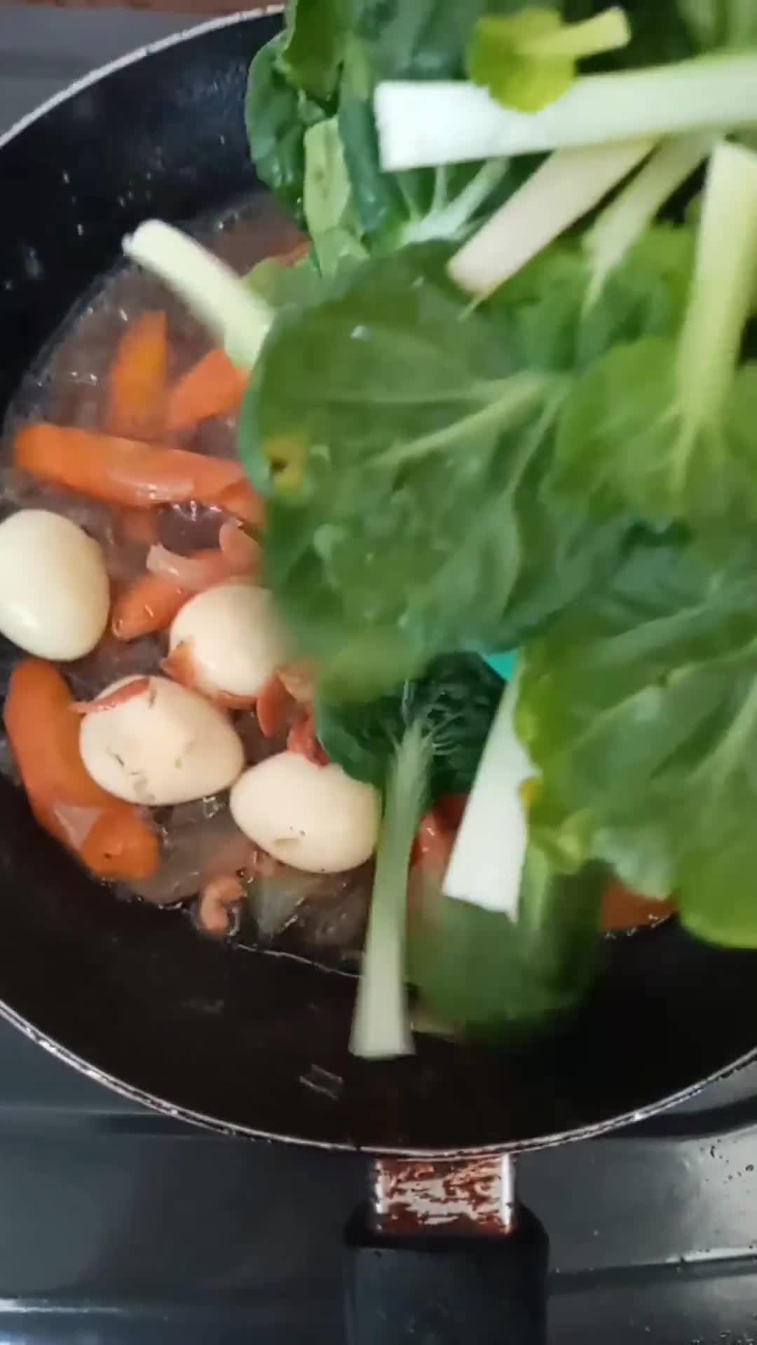 Foto langkah ke 3 dari resep Sawi Pagoda Masak Bawang.
