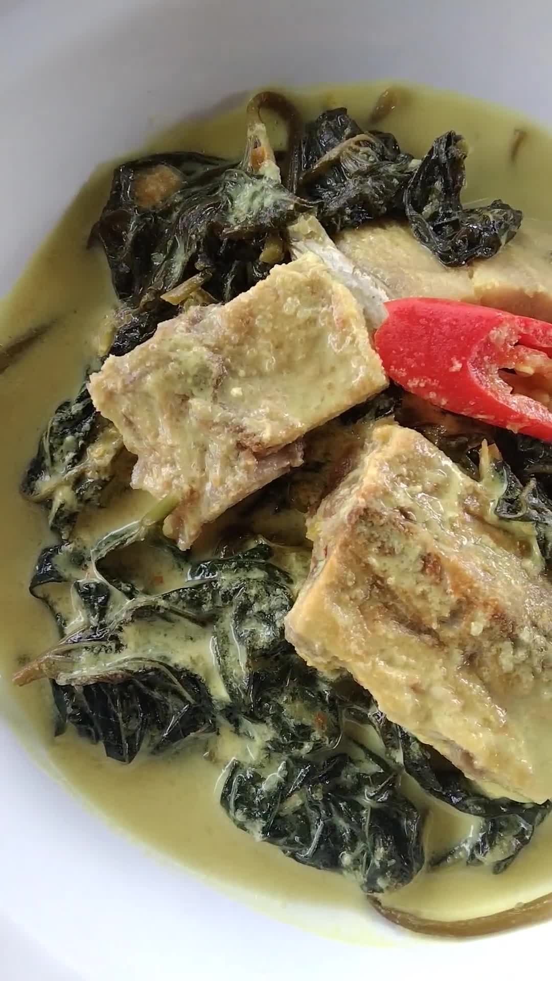 Gambar langkah 3 resipi Masak lemak pucuk keledek dengan ikan masin.