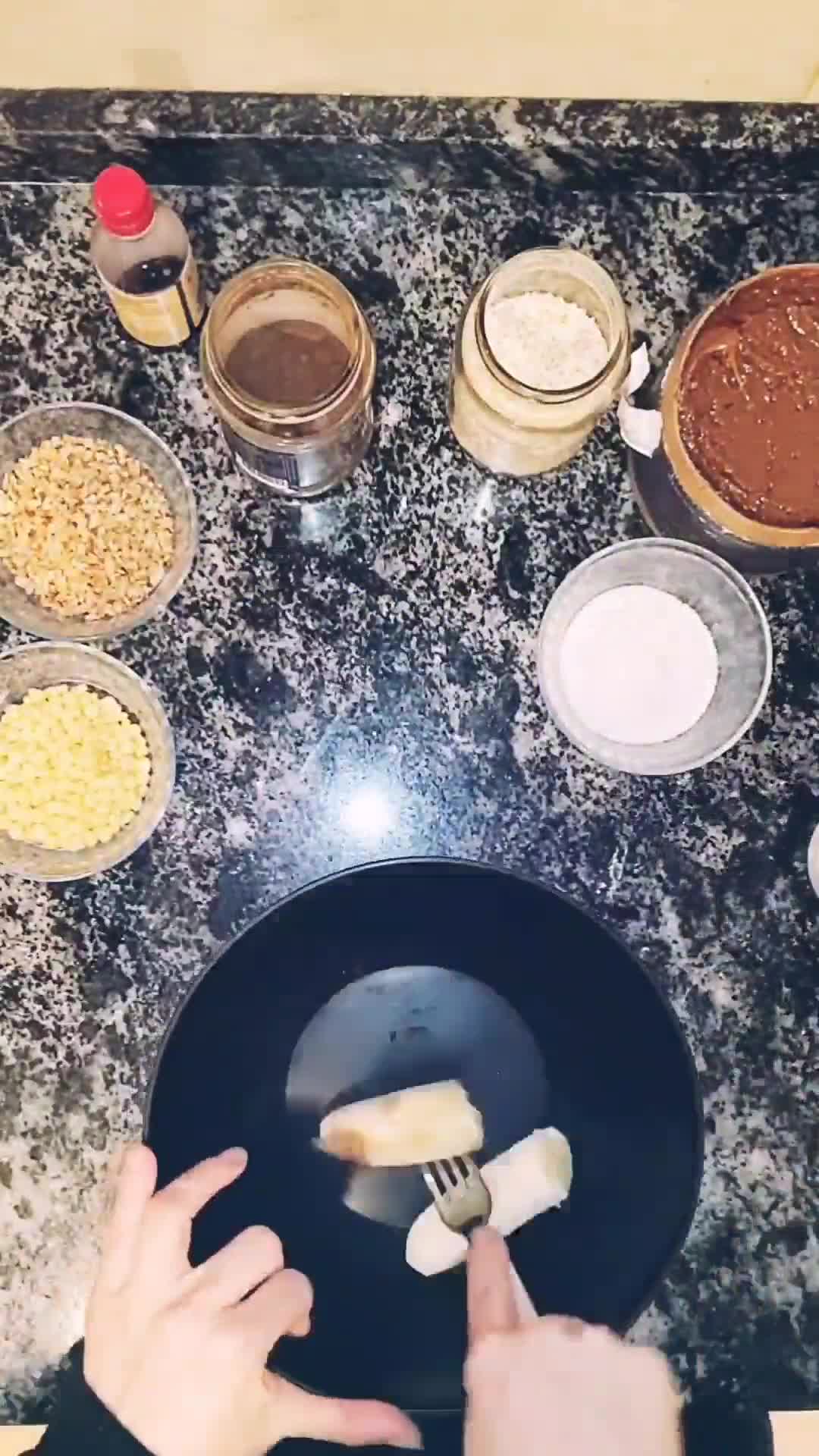 Foto del paso 1 de la receta: Trufas de chocolate y avena 🍫