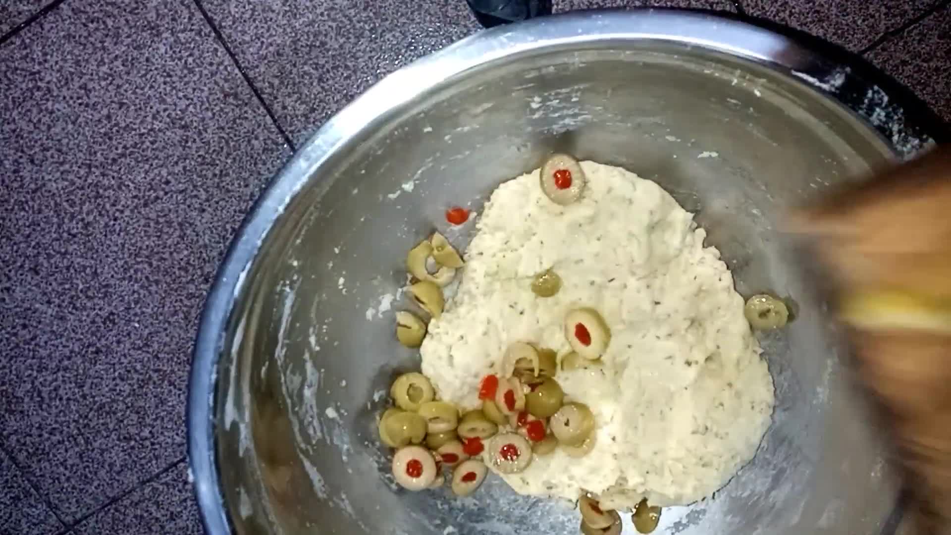 Foto del paso 5 de la receta: Galletitas de queso y aceitunas