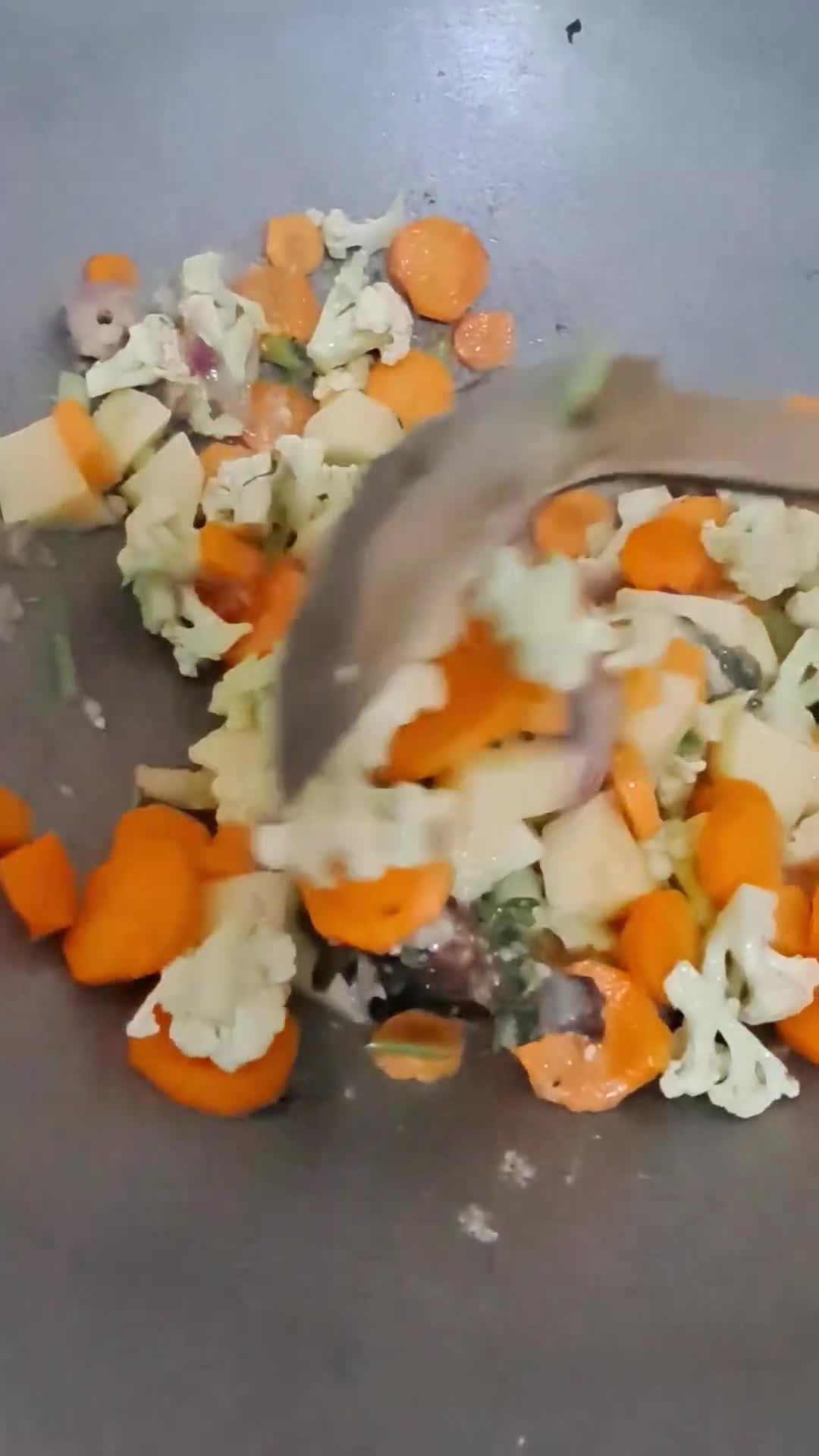 Foto langkah ke 6 dari resep Sayur sop kembang kol.