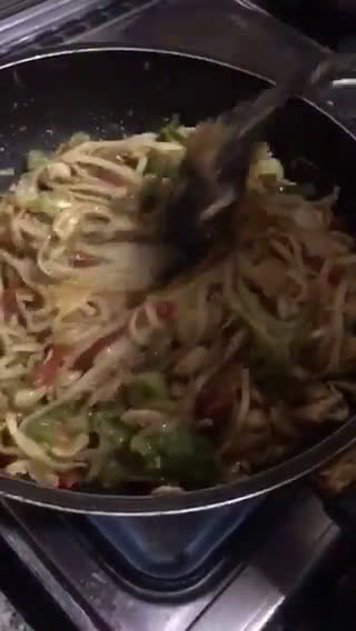 A picture of step 11 of Chinese noodles.