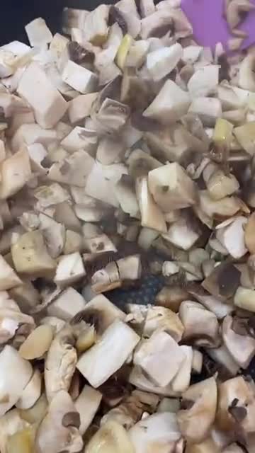 Фото кроку 1 до Слойки з куркою та грибами 🍄‍🟫.