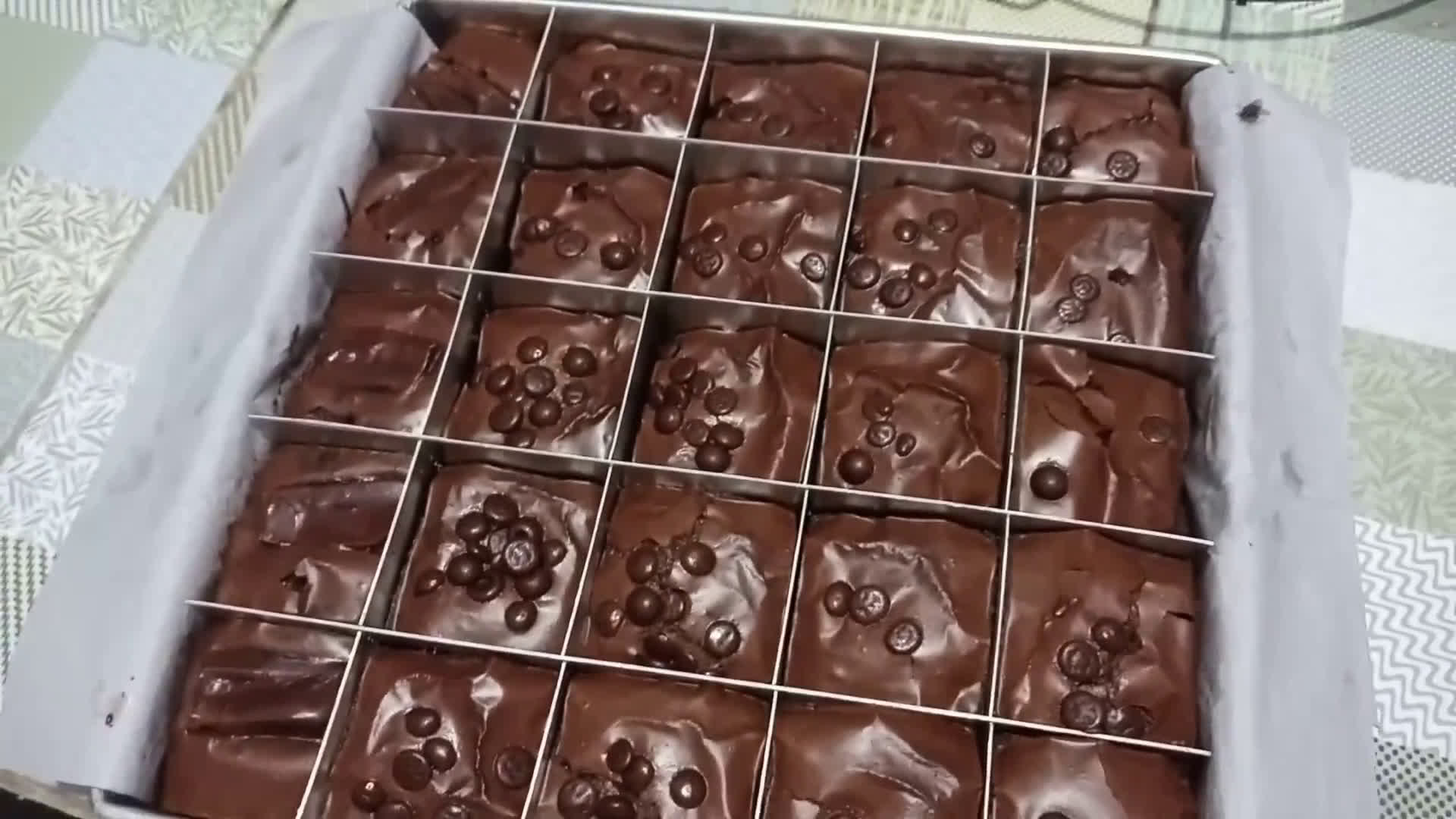Foto langkah ke 5 dari resep Brownis sekat.