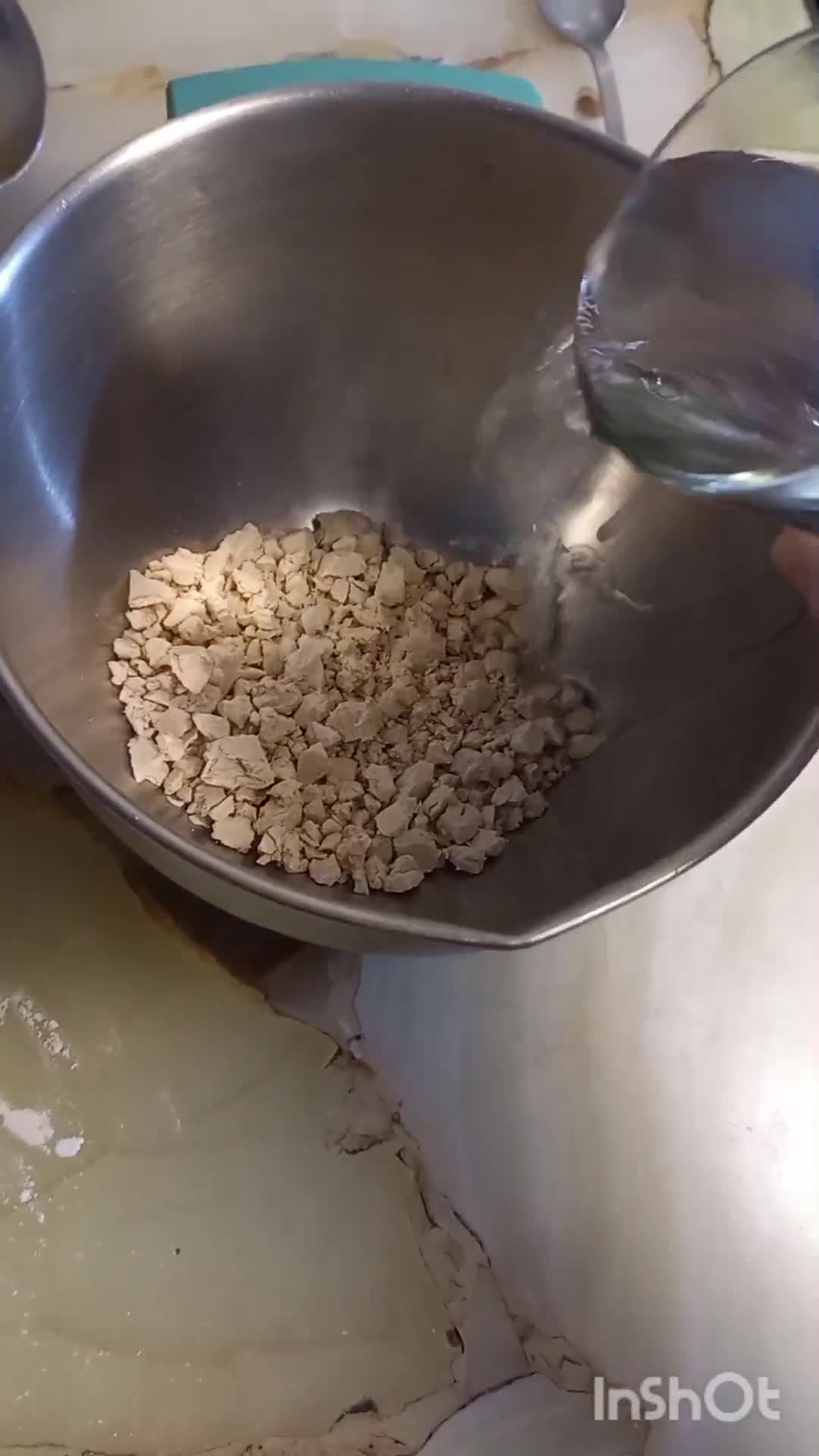 Foto del paso 4 de la receta: Hacer pan casero con harina 000 y levadura fresca