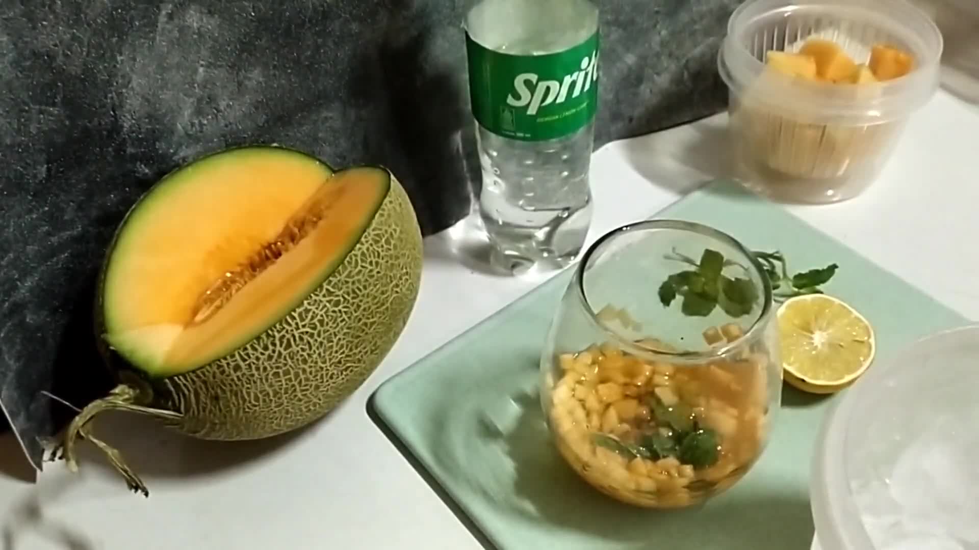 Foto langkah ke 3 dari resep Melon mojito.