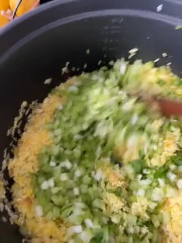 Foto del paso 3 de la receta: Arroz con naranja y apio