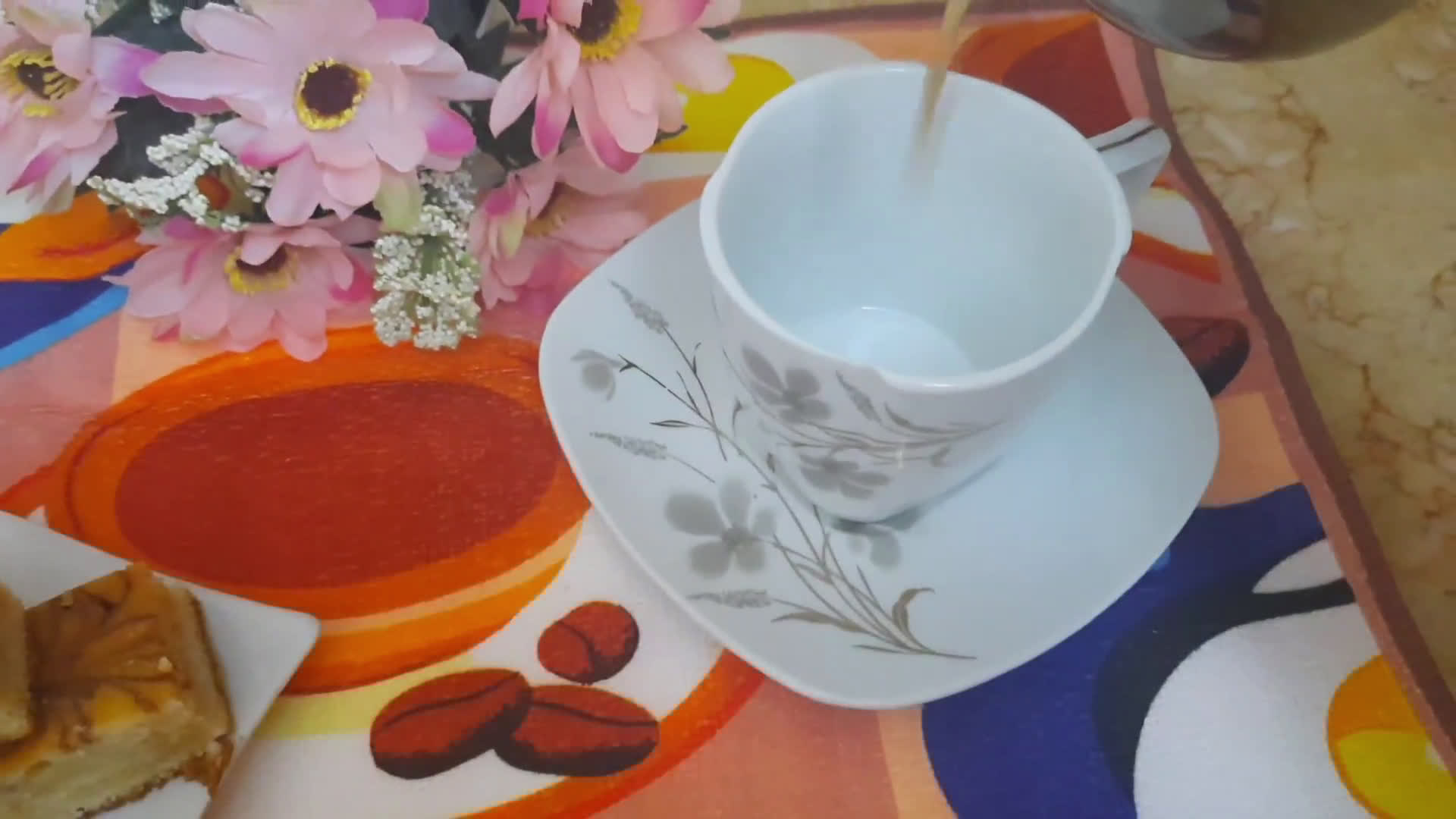 صورة لخطوة 2 من وصفة نيسكافي بالحليب المبخر ☕🥛