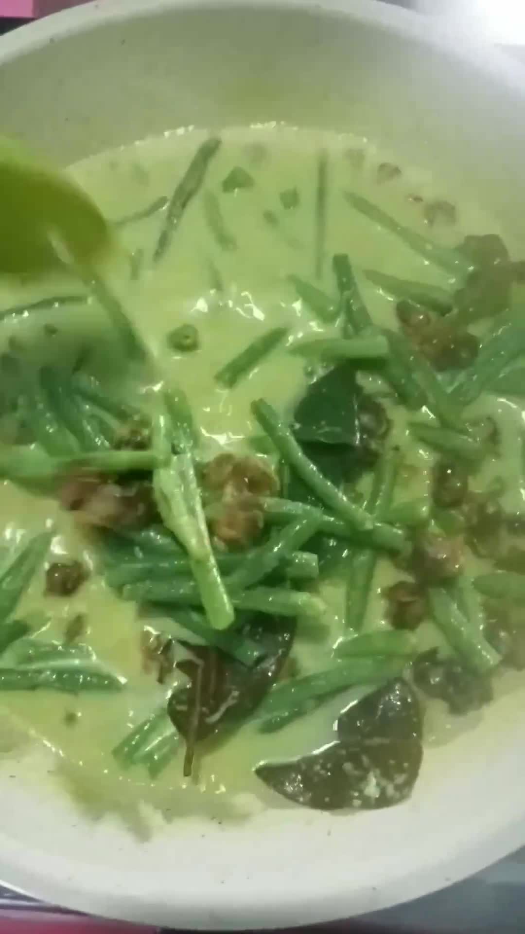 Foto langkah ke 5 dari resep Gulai Kerang Dara Kacang Panjang.