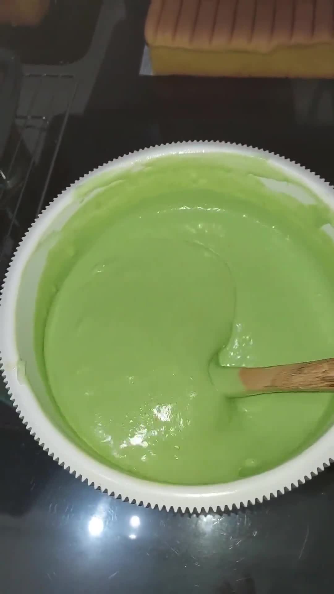 Foto langkah ke 3 dari resep Bolu kukus Putih Telur.