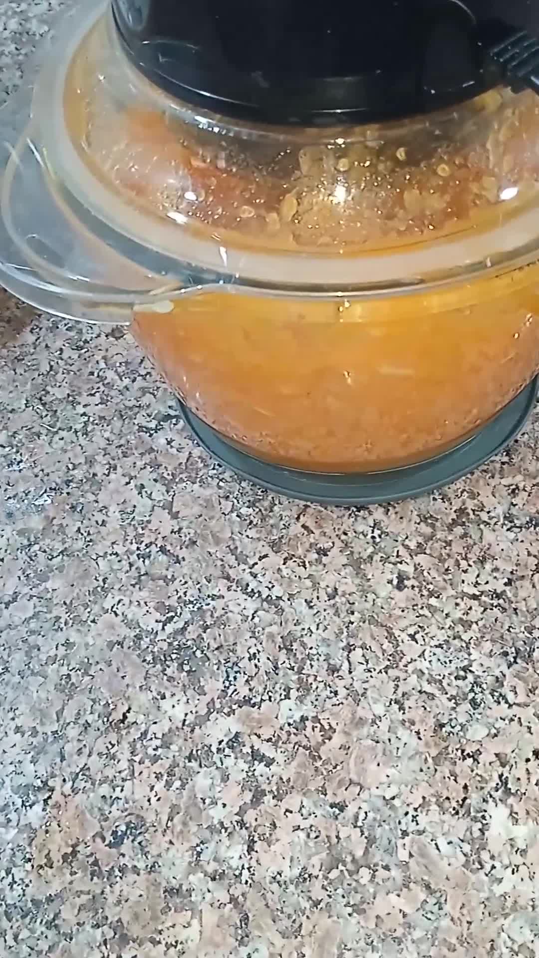 Une image de l'étape 2 de Jus détox : mandarine 🍊/ carotte 🥕/ citron 🍋/ gingembre et miel 🍯.
