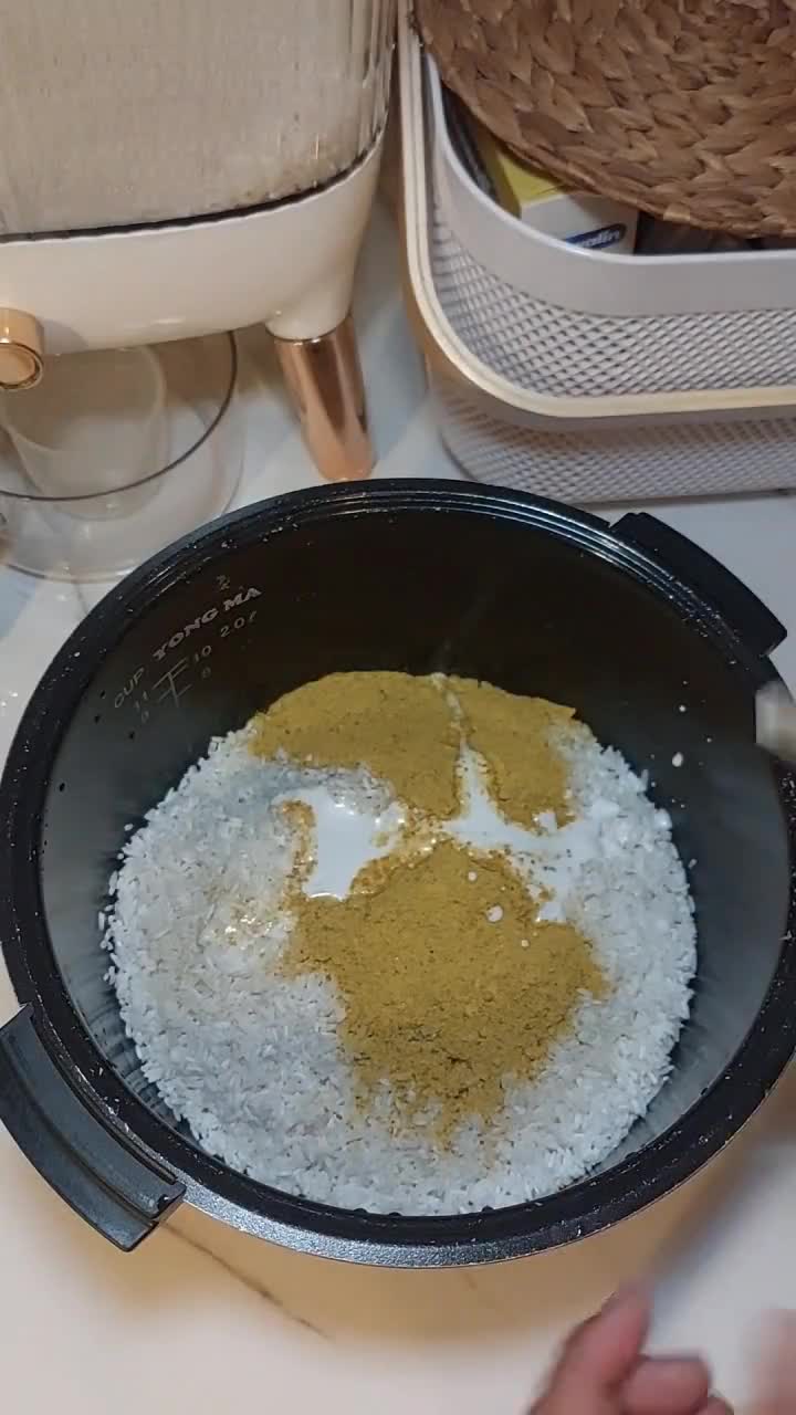 Foto langkah ke 2 dari resep Nasi Kuning Bumbu Racik.