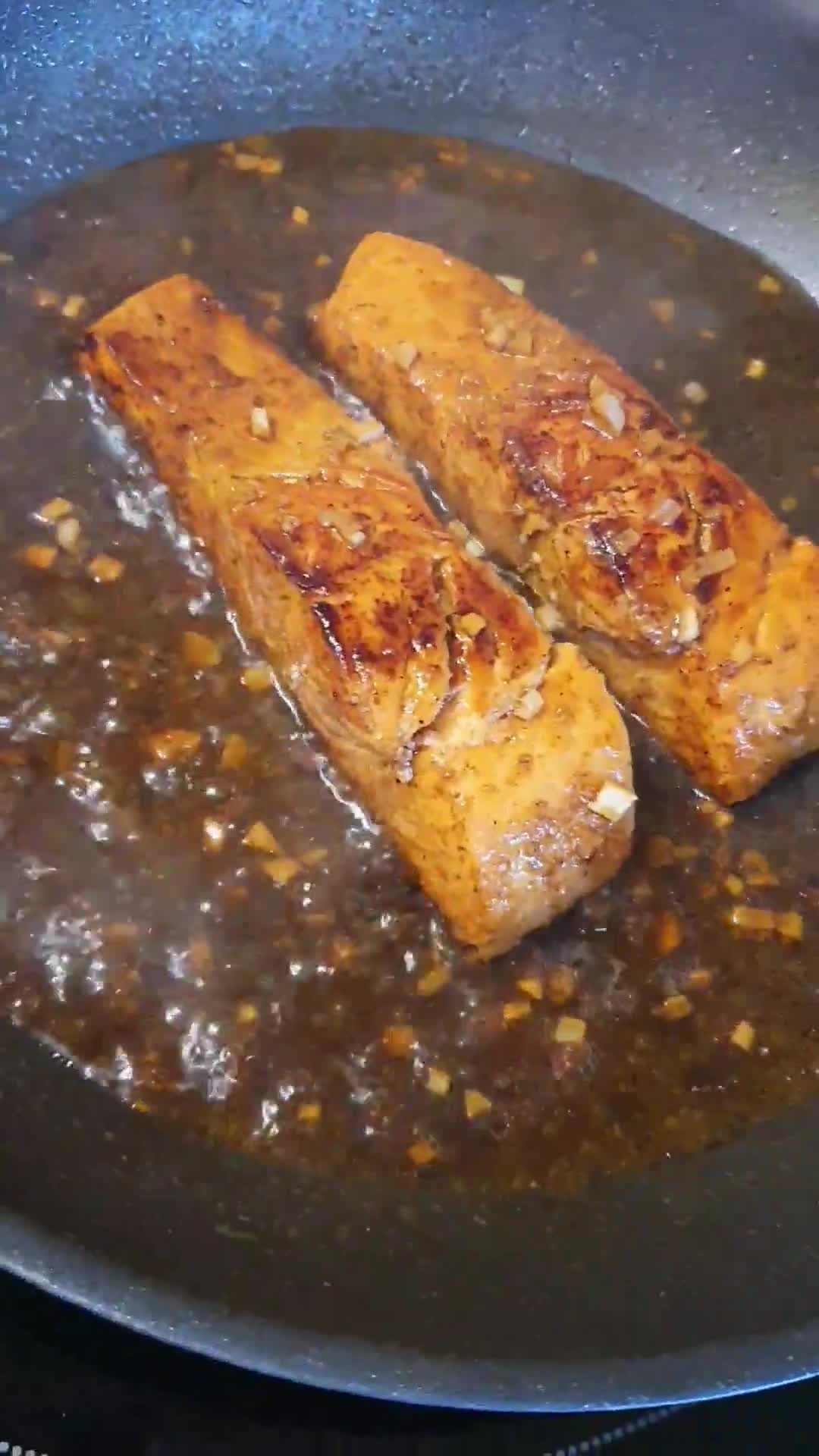 Foto del paso 2 de la receta: Salmón en salsa de soja