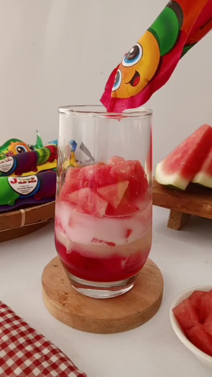 Foto langkah ke 2 dari resep Es Semangka Jelly.