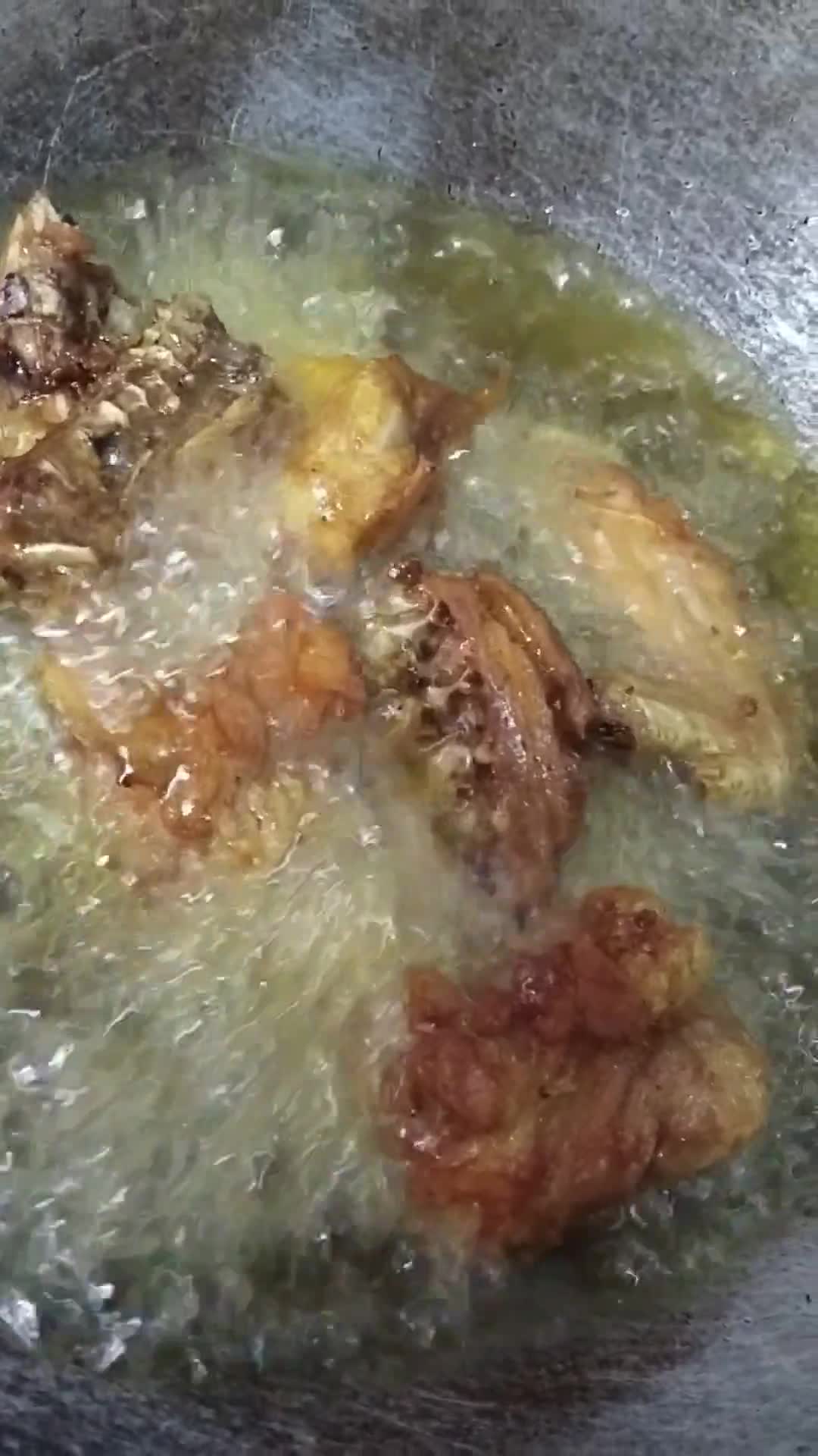 Gambar langkah 1 resipi Masak lemak ayam goreng.