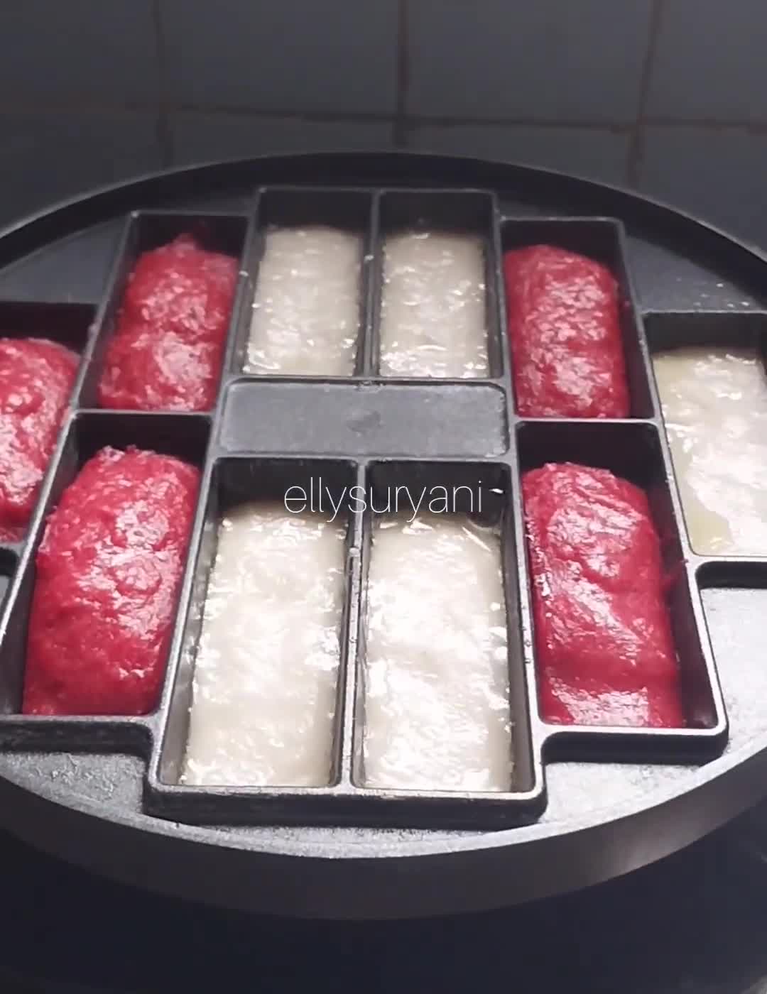 Foto langkah ke 8 dari resep Bandros aka Gunjing Palembang Merah Putih.