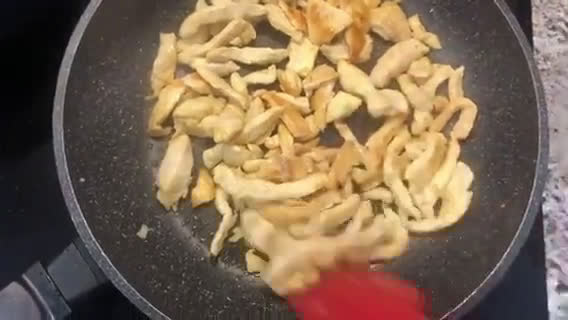 Foto del paso 2 de la receta: Yakisoba 🍜 fideos fritos al estilo japonés 🇯🇵