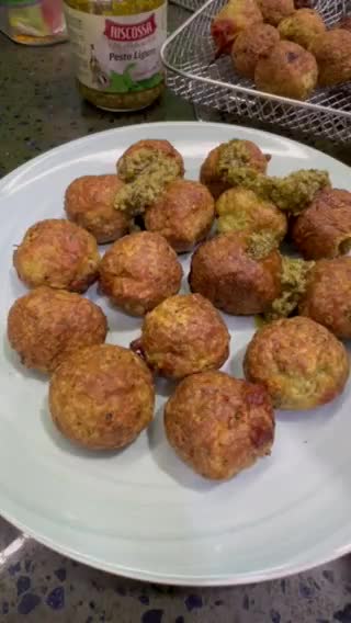 Gambar langkah 7 resipi Basil Pesto Chicken Cheesy Meatball.