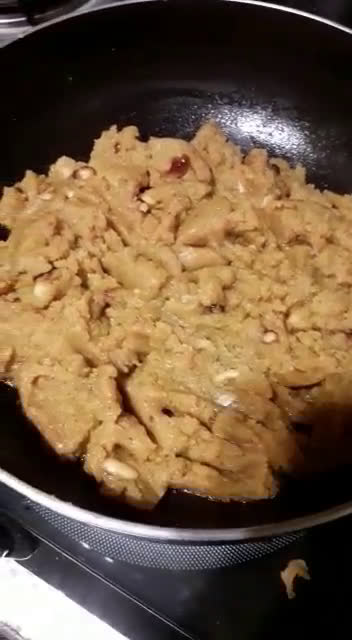मूंग की दाल का हलवा(moong ki daal ka halwa recipe in hindi) रेसिपी चरण 9 फोटो