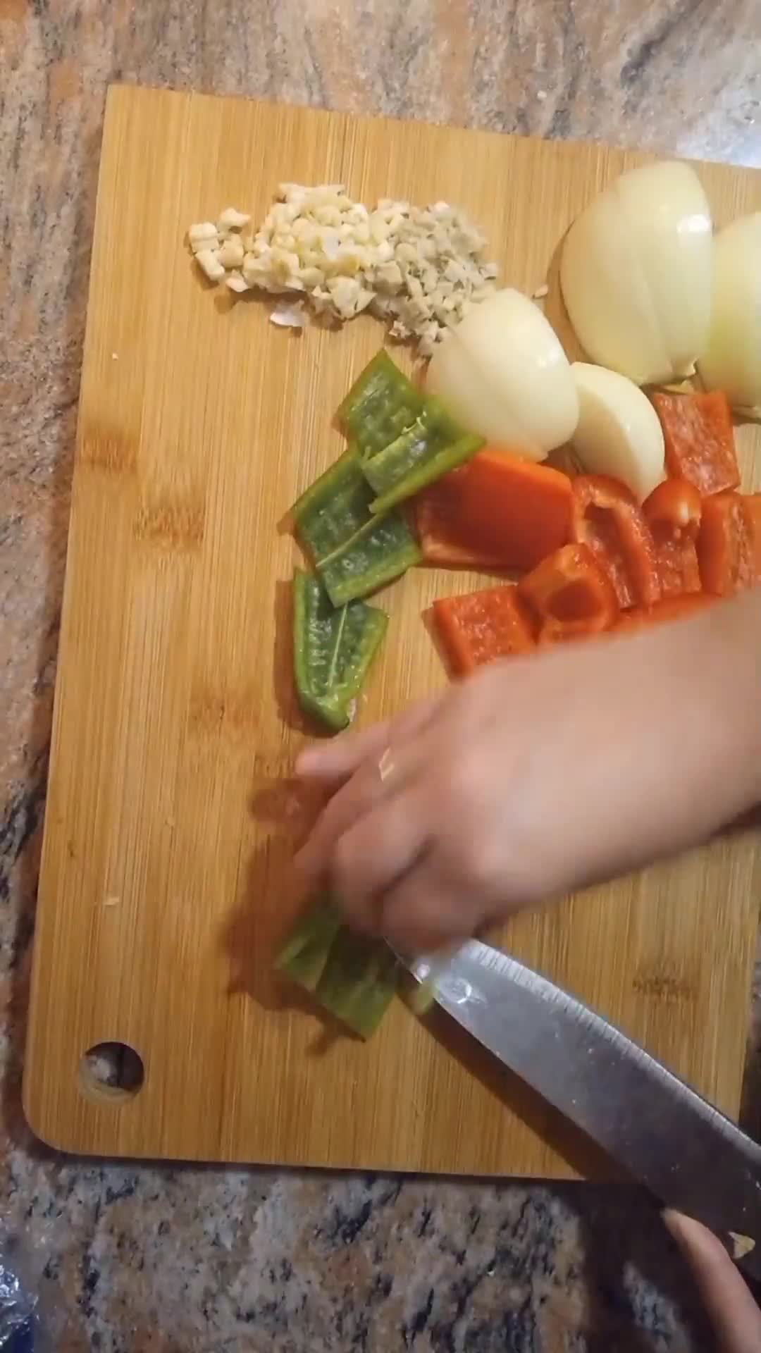 Foto del paso 2 de la receta: Brochetas de pollo estilo asiático