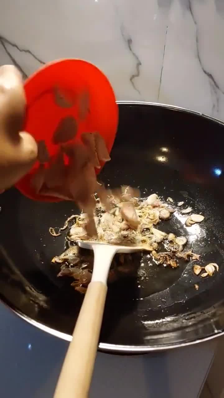 Foto langkah ke 2 dari resep Nasi Goreng Bawang.