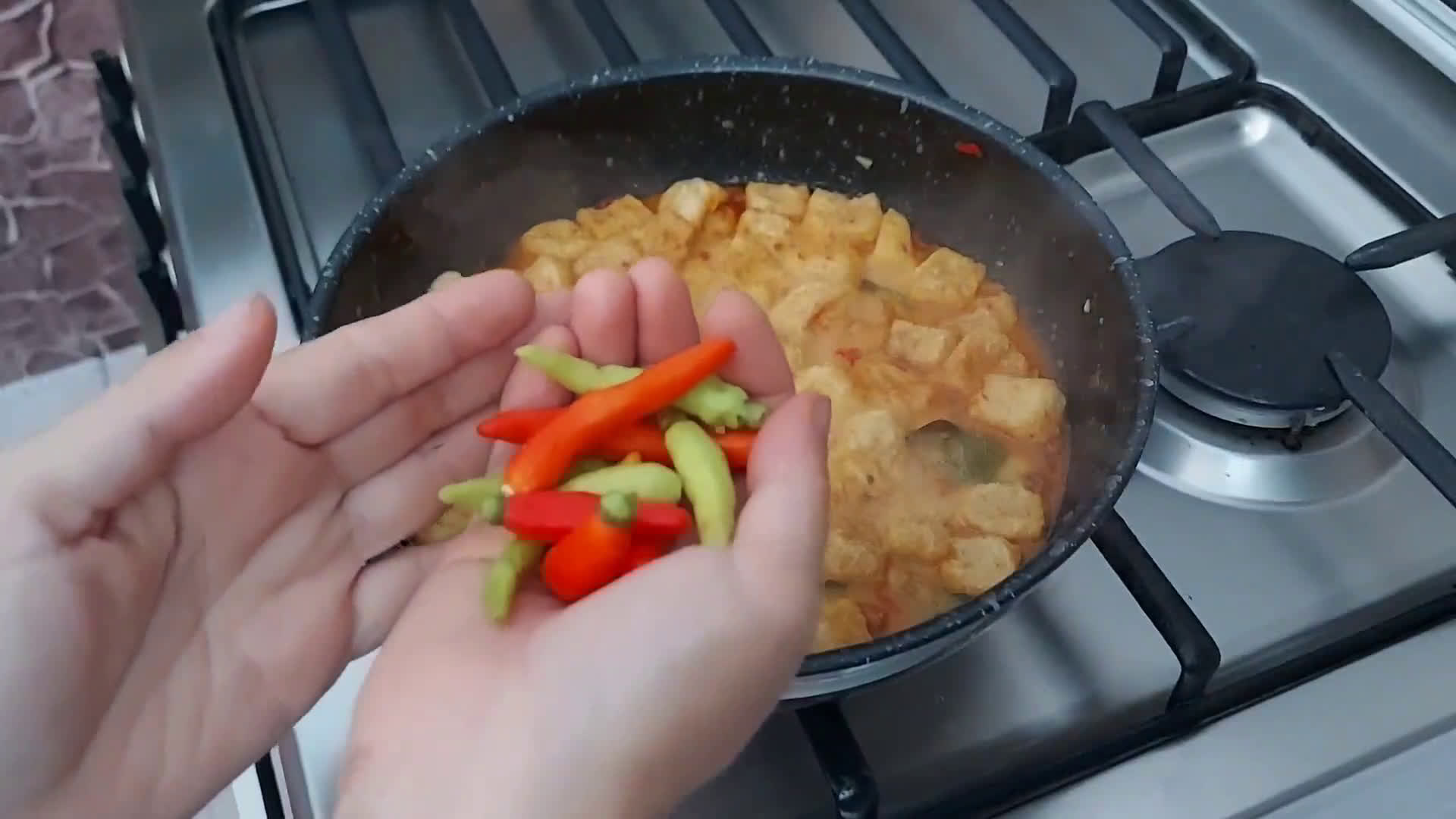 Foto langkah ke 5 dari resep Sambel Krecek Kacang Tolo.